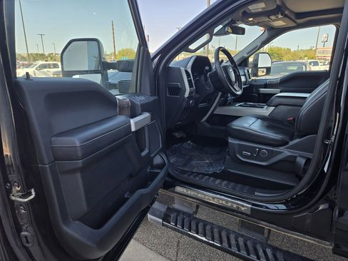 Certified 2019 Ford F250 Lariat w/ Lariat Ultimate Package image 11