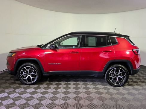 Used 2025 Jeep Compass Limited w/ Sun & Sound Group AWD/4WD image 4