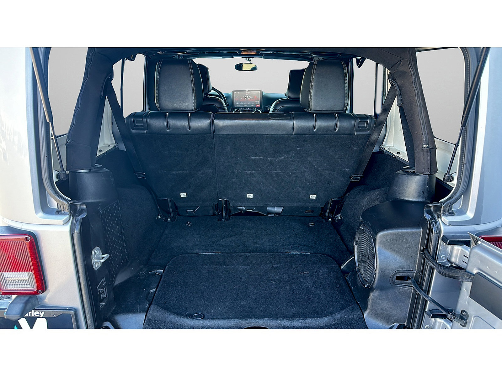 Used 2013 Jeep Wrangler Unlimited Sahara w/ Connectivity Group AWD/4WD image 27