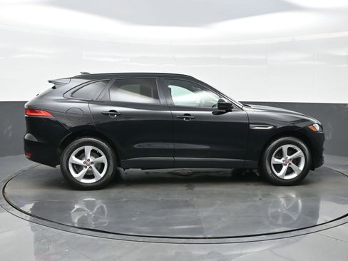 Used 2017 Jaguar F-PACE Premium image 7