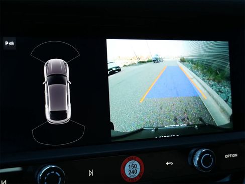 Used 2025 Porsche Macan image 21