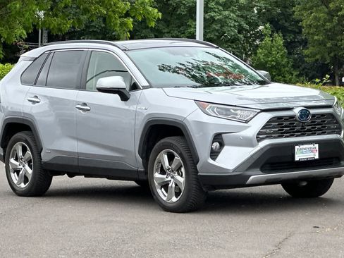 Used 2019 Toyota RAV4 Limited AWD/4WD image 9