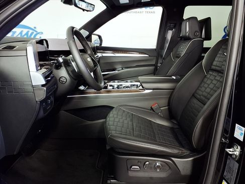 Used 2025 Cadillac Escalade Sport Platinum w/ LPO, ONYX Package image 5