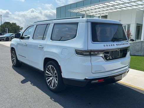 Used 2023 Jeep Grand Wagoneer Series III AWD/4WD image 7