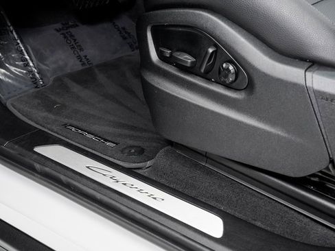 Certified 2025 Porsche Cayenne image 11