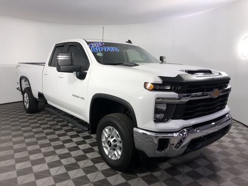 Used 2024 Chevrolet Silverado 2500 LT AWD/4WD image 2