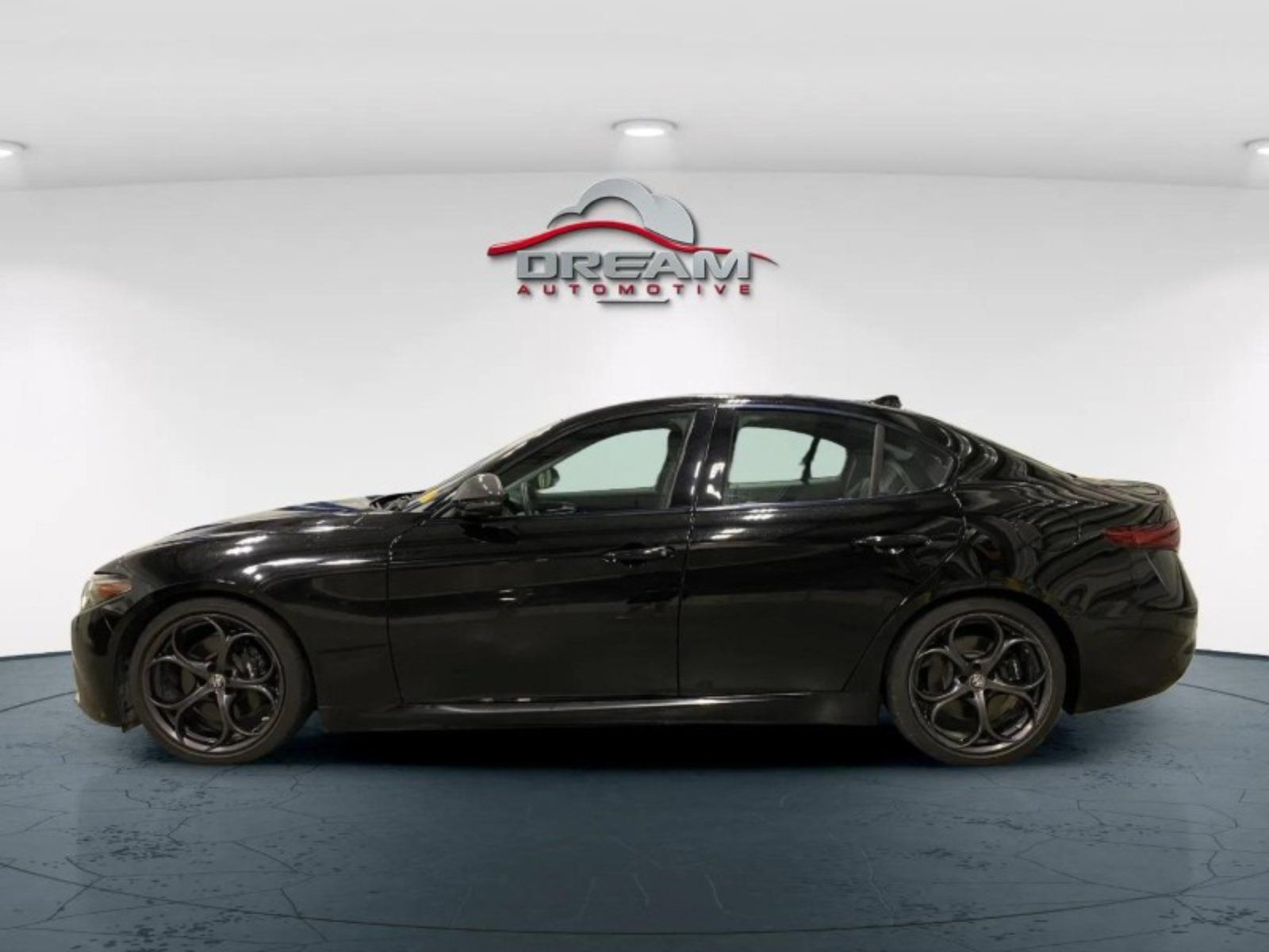 Used 2019 Alfa Romeo Giulia w/ Nero Edizione RWD image 15