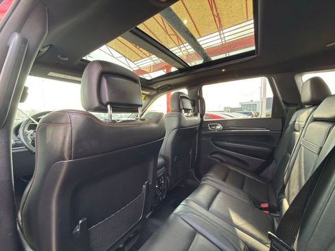 Used 2018 Jeep Grand Cherokee Trailhawk w/ Trailhawk Luxury Group image 32