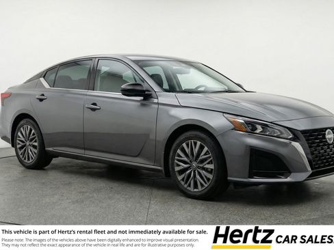 Used 2025 Nissan Altima 2.5 SV image 1