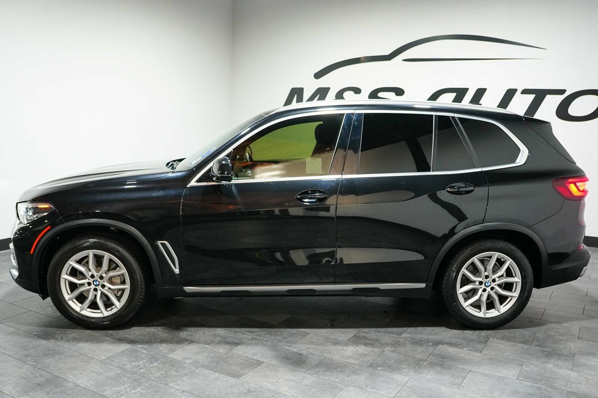 Used 2021 BMW X5 xDrive40i w/ Premium Package AWD/4WD image 3