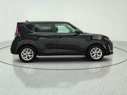 Used 2023 Kia Soul S FWD image 7