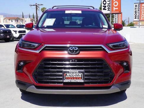 Certified 2024 Toyota Grand Highlander FWD image 3