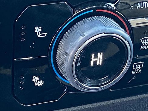 Used 2025 Chevrolet Silverado 1500 LT image 17