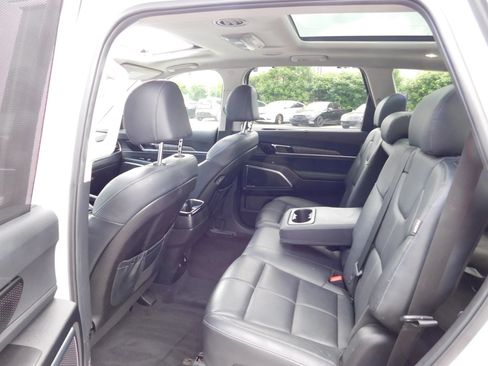 Used 2024 Kia Telluride AWD image 16