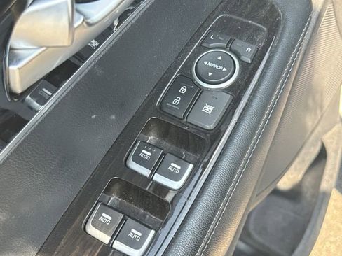Used 2020 Kia Sorento LX AWD/4WD image 25