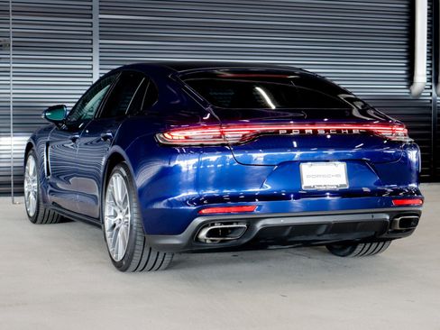 Certified 2022 Porsche Panamera image 3