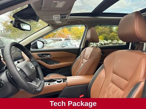 Used 2025 Nissan Rogue Platinum w/ Tech Package image 12