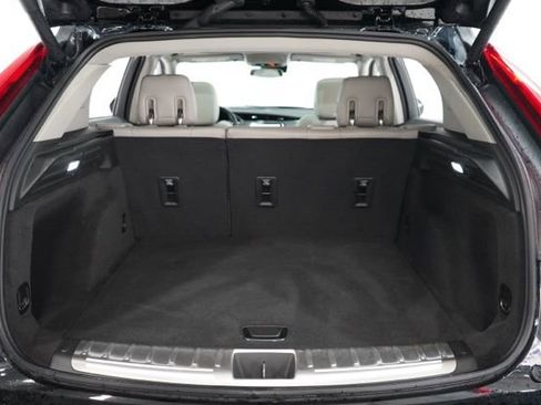 Used 2023 Cadillac XT4 Luxury w/ Cold Weather Package AWD/4WD image 32