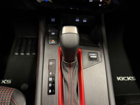 Used 2025 Nissan Kicks SR image 21