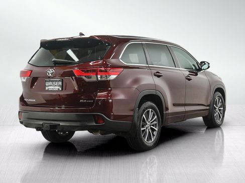 Used 2017 Toyota Highlander XLE AWD/4WD image 5
