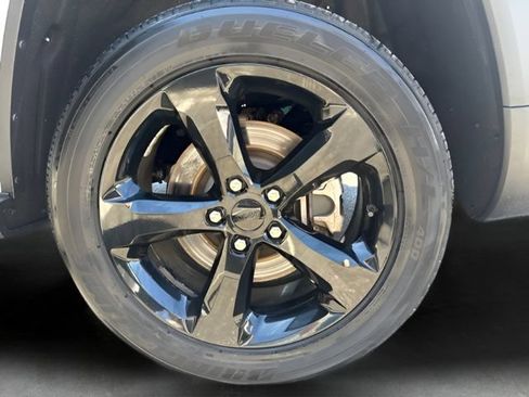 Used 2023 Jeep Grand Cherokee L Altitude AWD/4WD image 49