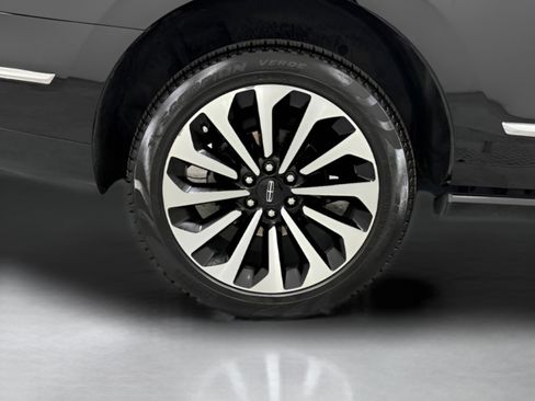 Used 2023 Lincoln Navigator Reserve image 8