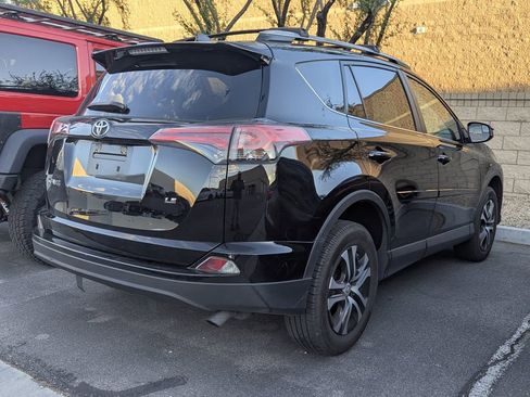 Used 2016 Toyota RAV4 LE FWD image 4