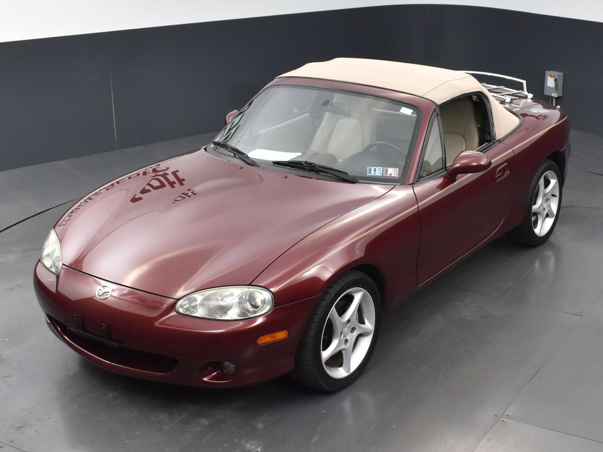 Used 2003 MAZDA MX-5 Miata RWD image 9