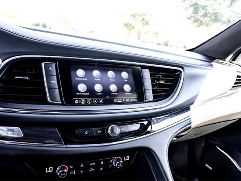 Used 2024 Buick Enclave Premium image 23