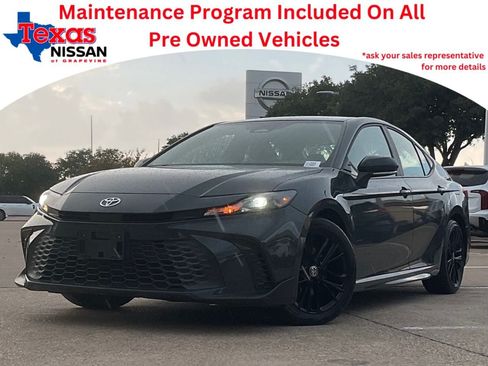 Used 2025 Toyota Camry SE FWD image 1