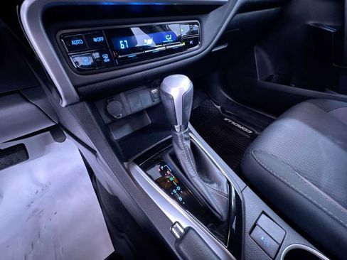 Used 2019 Toyota Corolla LE w/ LE Premium Package w/Moonroof FWD image 30
