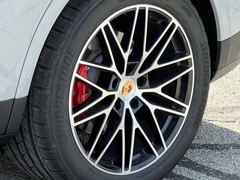 Certified 2024 Porsche Cayenne S AWD/4WD image 13