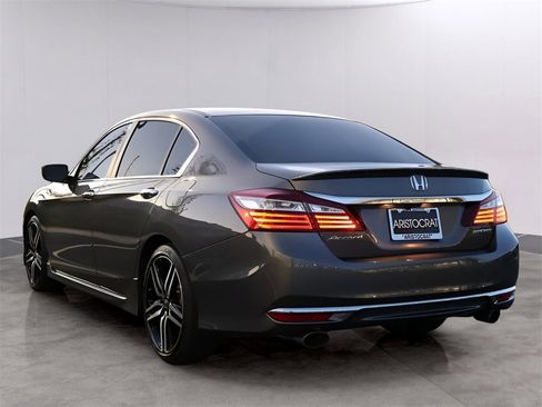 Used 2017 Honda Accord Sport image 7