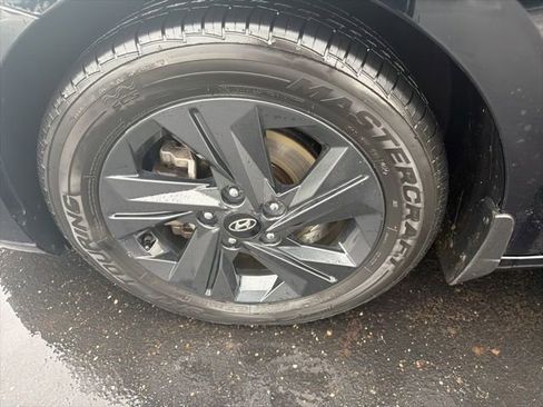 Used 2022 Hyundai Elantra SEL FWD image 12