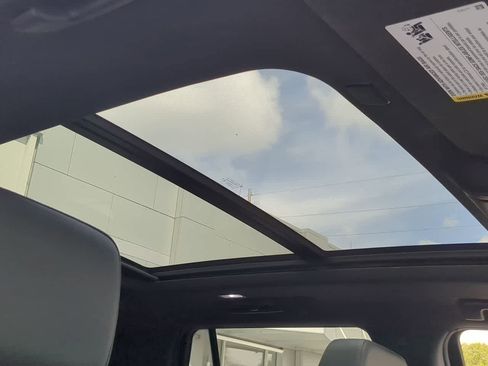 Used 2023 Chevrolet Tahoe Z71 image 18