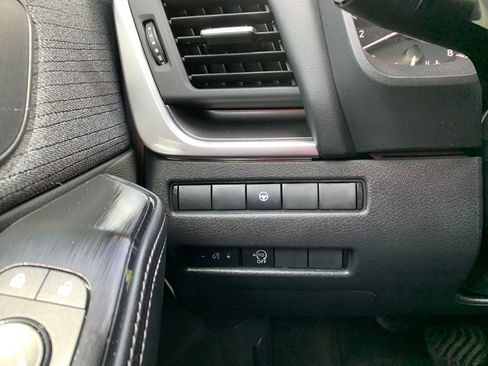 Used 2023 Nissan Rogue SV image 19