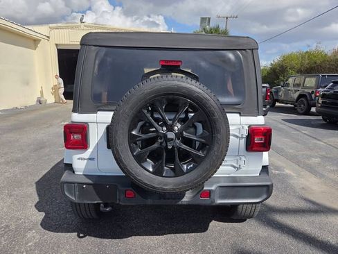 Used 2021 Jeep Wrangler Unlimited Sahara image 3