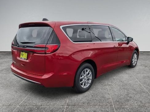 New 2027 Chrysler Pacifica Select FWD image 5