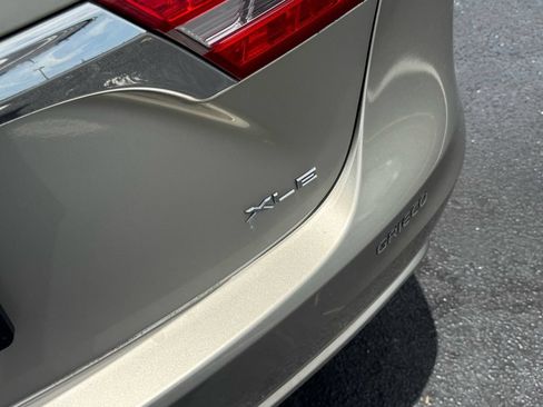 Used 2014 Toyota Avalon XLE Premium FWD image 15