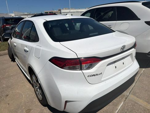 Used 2025 Toyota Corolla LE FWD image 4