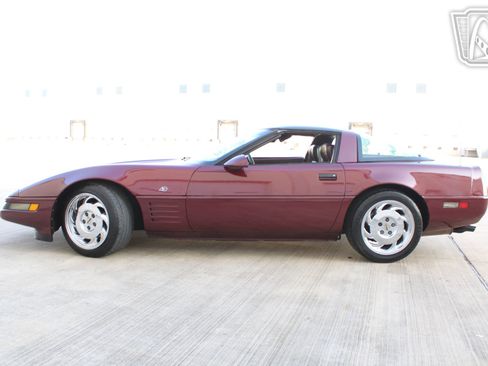 Used 1993 Chevrolet Corvette Coupe RWD image 4