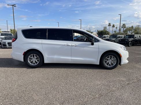 New 2026 Chrysler Voyager LX image 6