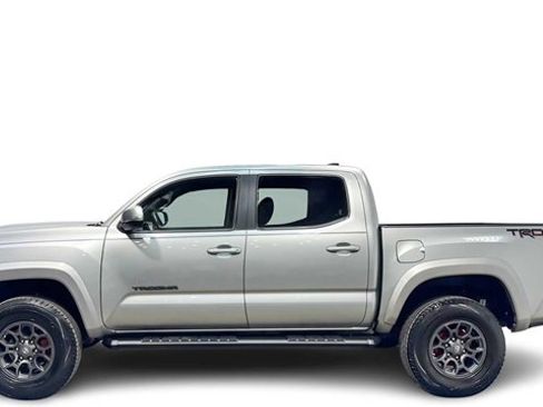 Used 2018 Toyota Tacoma TRD Sport image 1