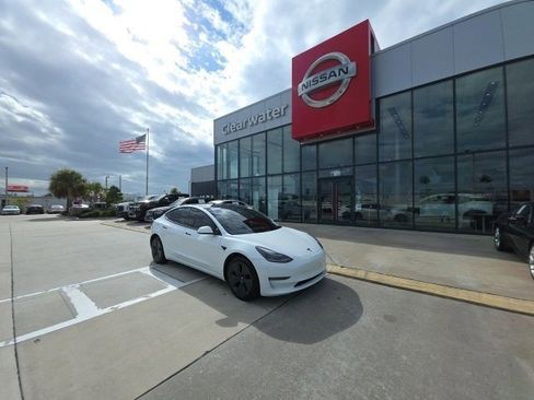 Used 2023 Tesla Model 3 Standard Range image 2