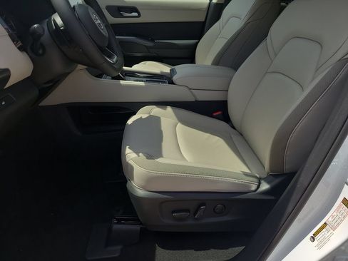 Certified 2025 Nissan Pathfinder SL FWD image 16