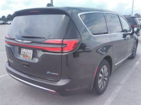 Used 2023 Chrysler Pacifica Limited FWD image 5