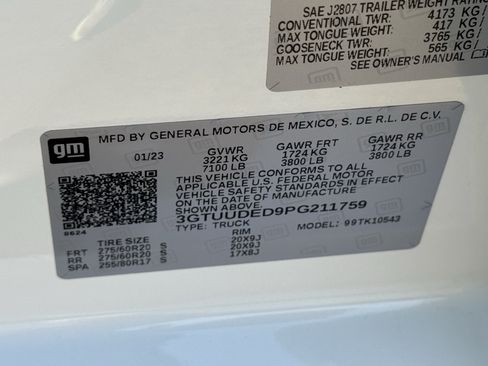 Used 2023 GMC Sierra 1500 SLT w/ SLT Premium Plus Package AWD/4WD image 28
