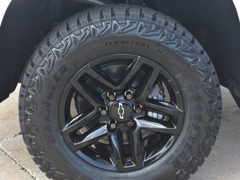 New 2026 Chevrolet Silverado 1500 Custom Trail Boss w/ LPO, Dark Essentials Package AWD/4WD image 11