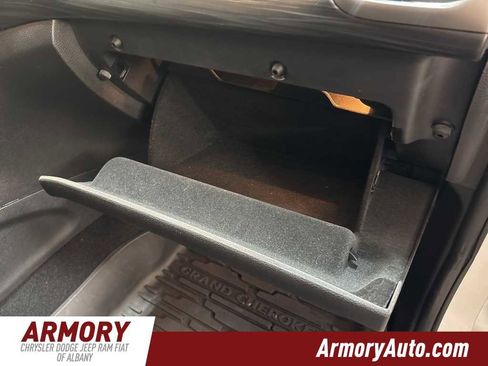 Used 2019 Jeep Grand Cherokee Laredo image 39