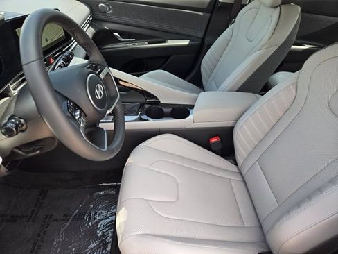 Certified 2026 Hyundai Elantra Limited FWD image 12